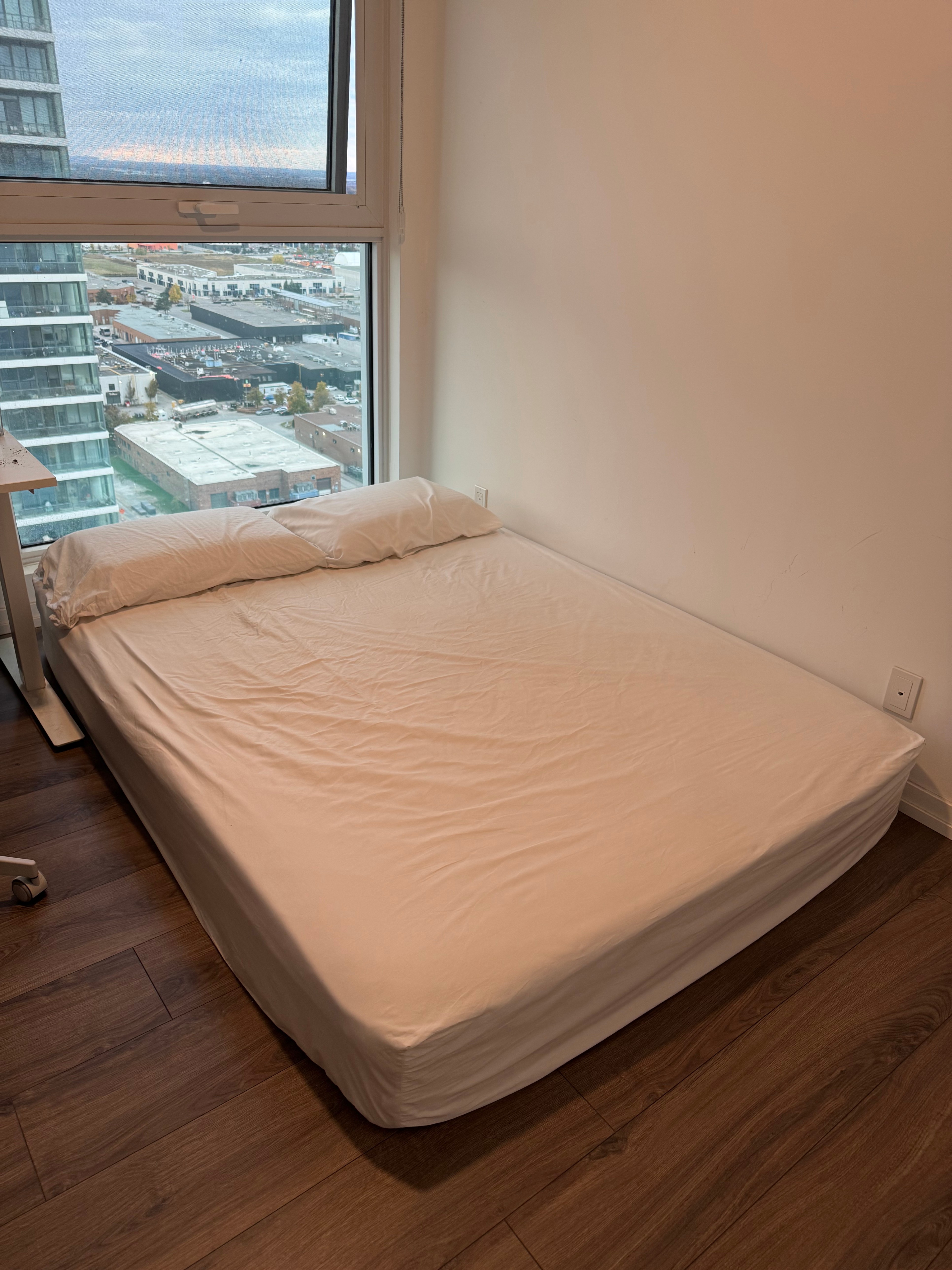 Queen 10-Inch Hybrid Mattress + Mattress Cover — Like New