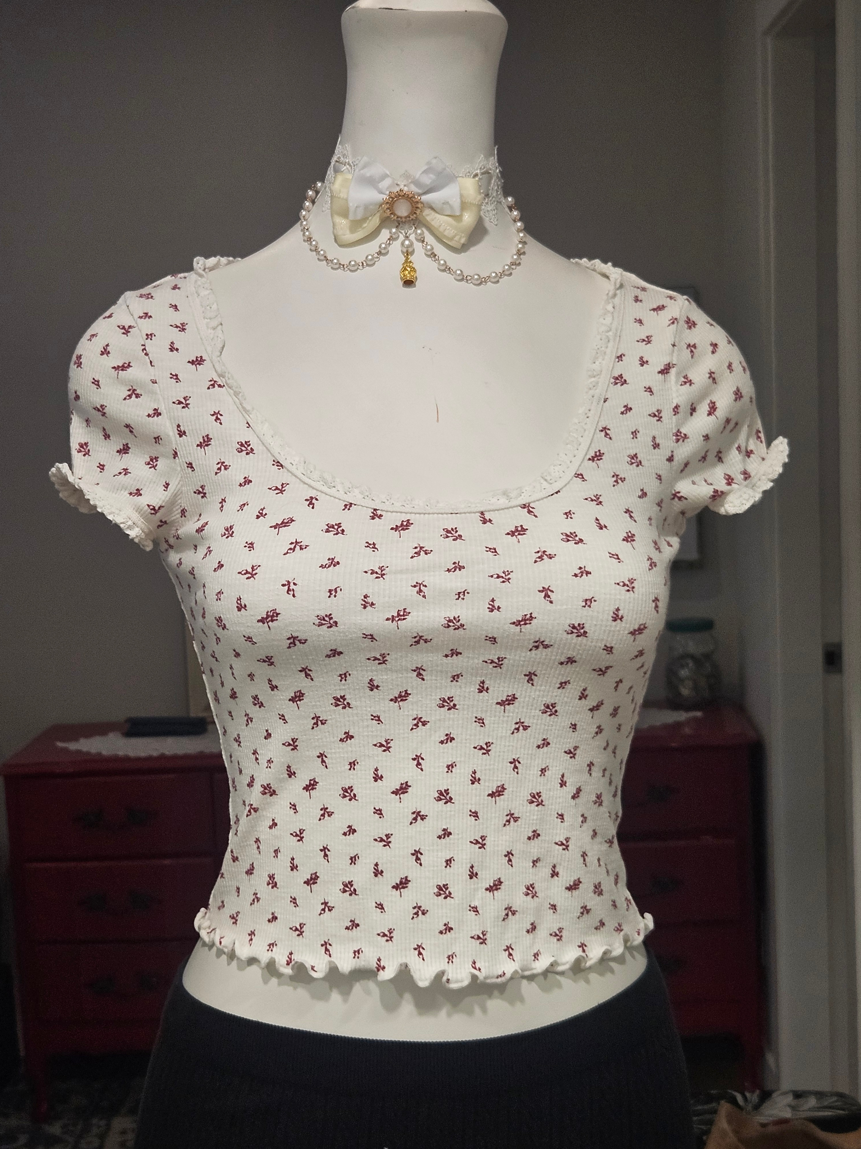 ditzy floral print lace trim top