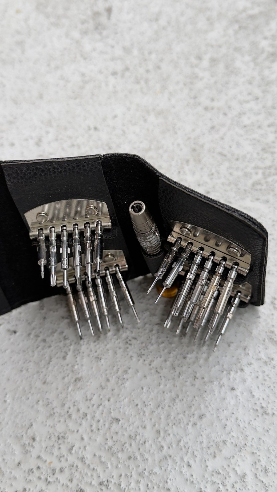 Precision Screwdriver Set – 24 Bits + Handle, Leather Pouch - photo 2