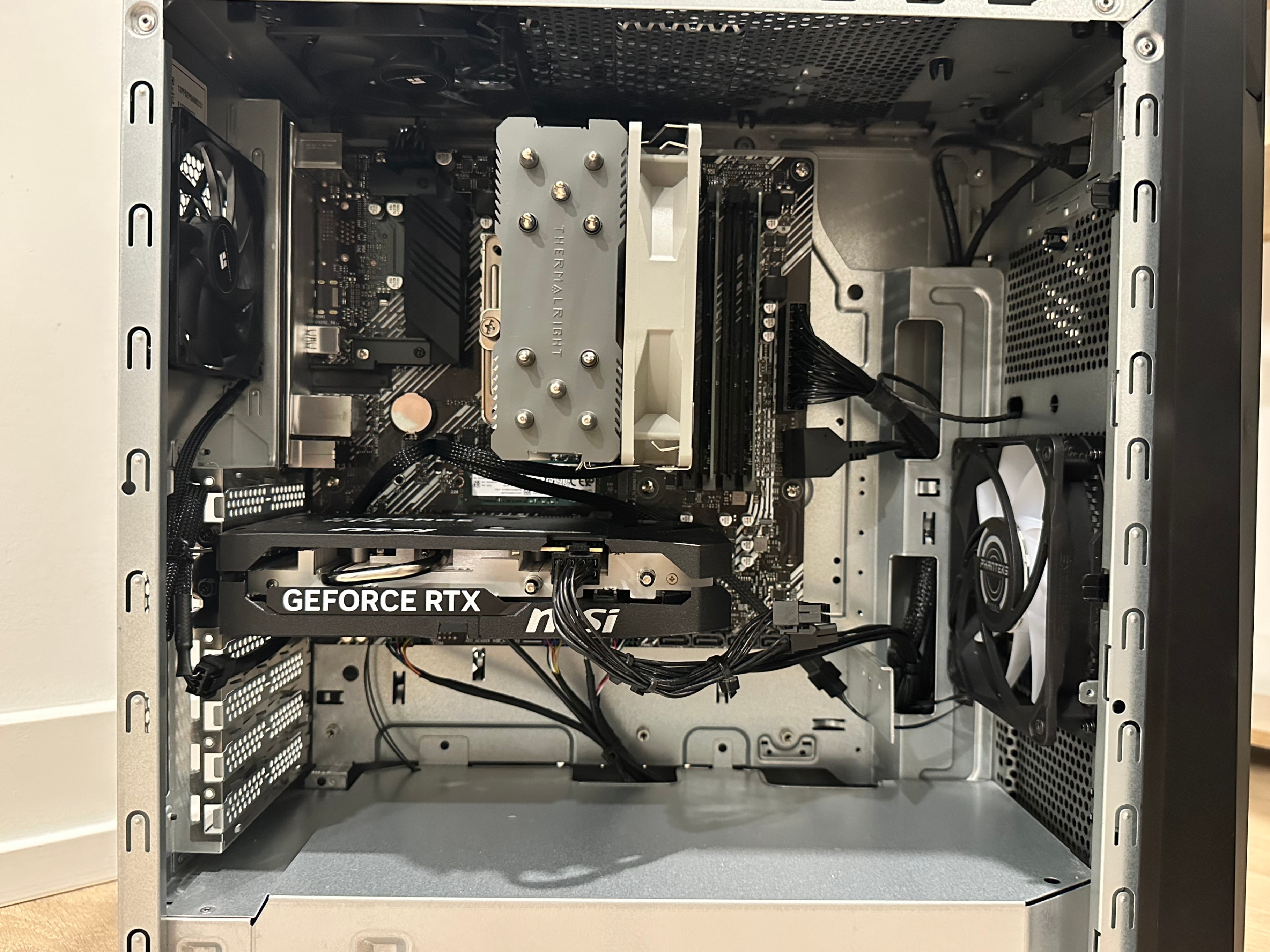 Gaming PC- RTX 5060, Ryzen 5800X, 16GB RAM, 1TB SSD- Plug & Play - photo 2