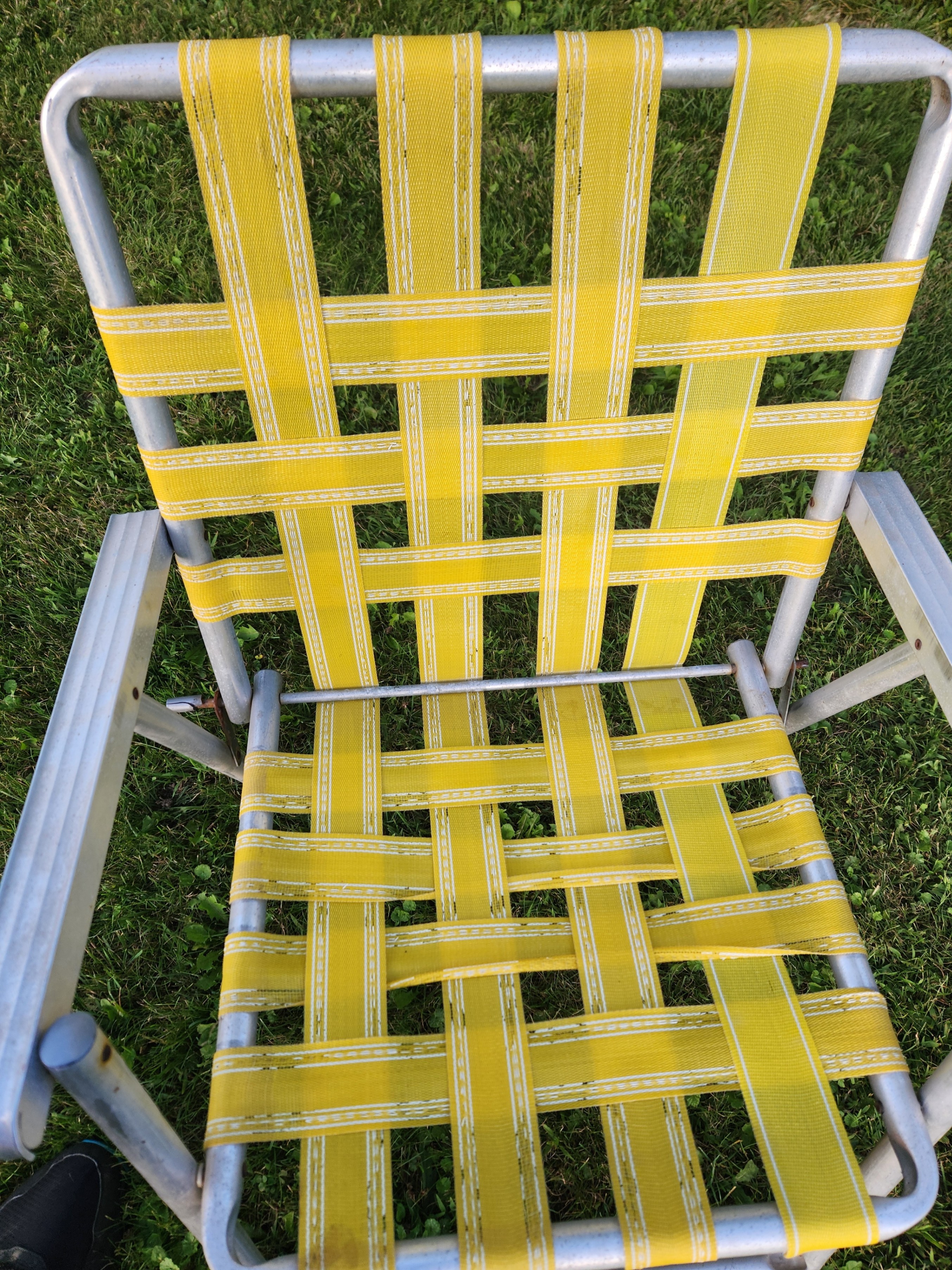 Vintage 1970s Aluminum Folding Lawn Chairs – Yellow – Set of 2 - photo 4
