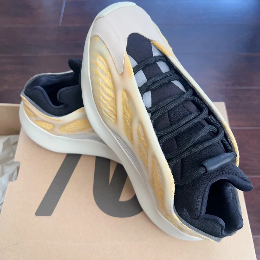 100% New Adidas Yeezy 700 V3 Arzareth (EU 37) - photo 2