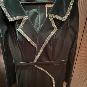 Gorgeous dark green velvet maxi dress with embellished collar - photo 2