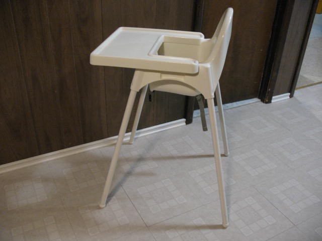 IKEA High Chair with Tray, Like New - photo 4