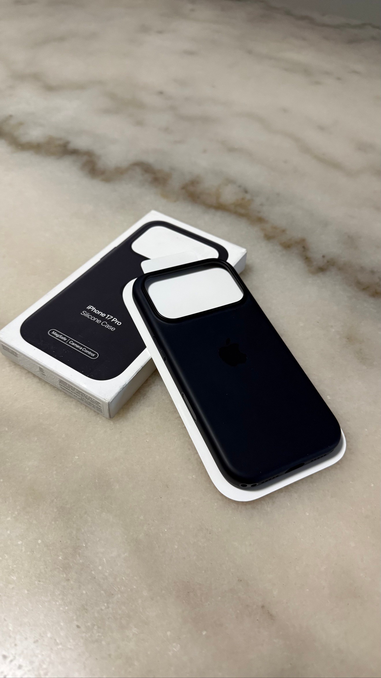 NEW Apple Silicone Case with MagSafe for iPhone 17 Pro - photo 2