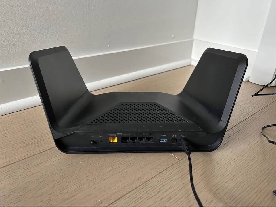NETGEAR RAX70 - Nighthawk AX6600 Tri-Band WIFI 6 router - photo 3