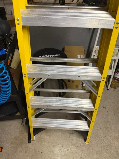 8 ft Step Ladder - photo 5