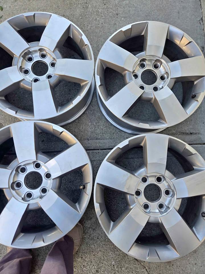 Set of 4 Silver Chevrolet Alloy Wheels