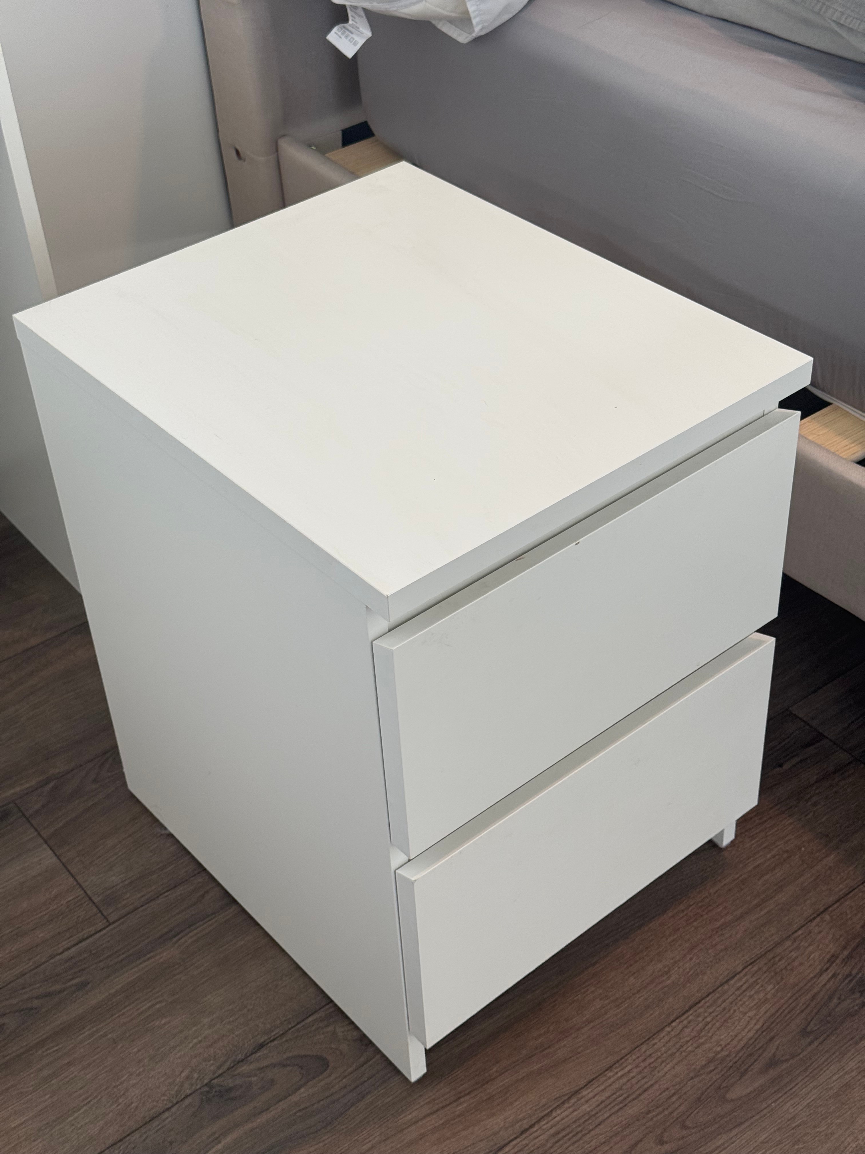 2 IKEA MALM White Bedside Tables / Nightstands