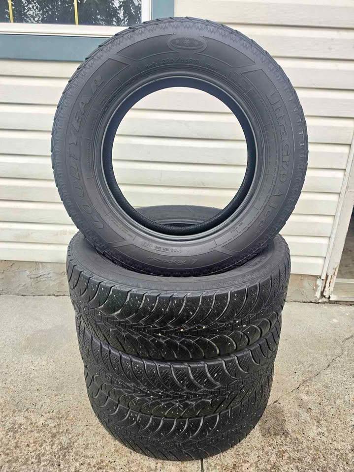 4 Goodyear UltraGrip Winter Tires 225/65R17