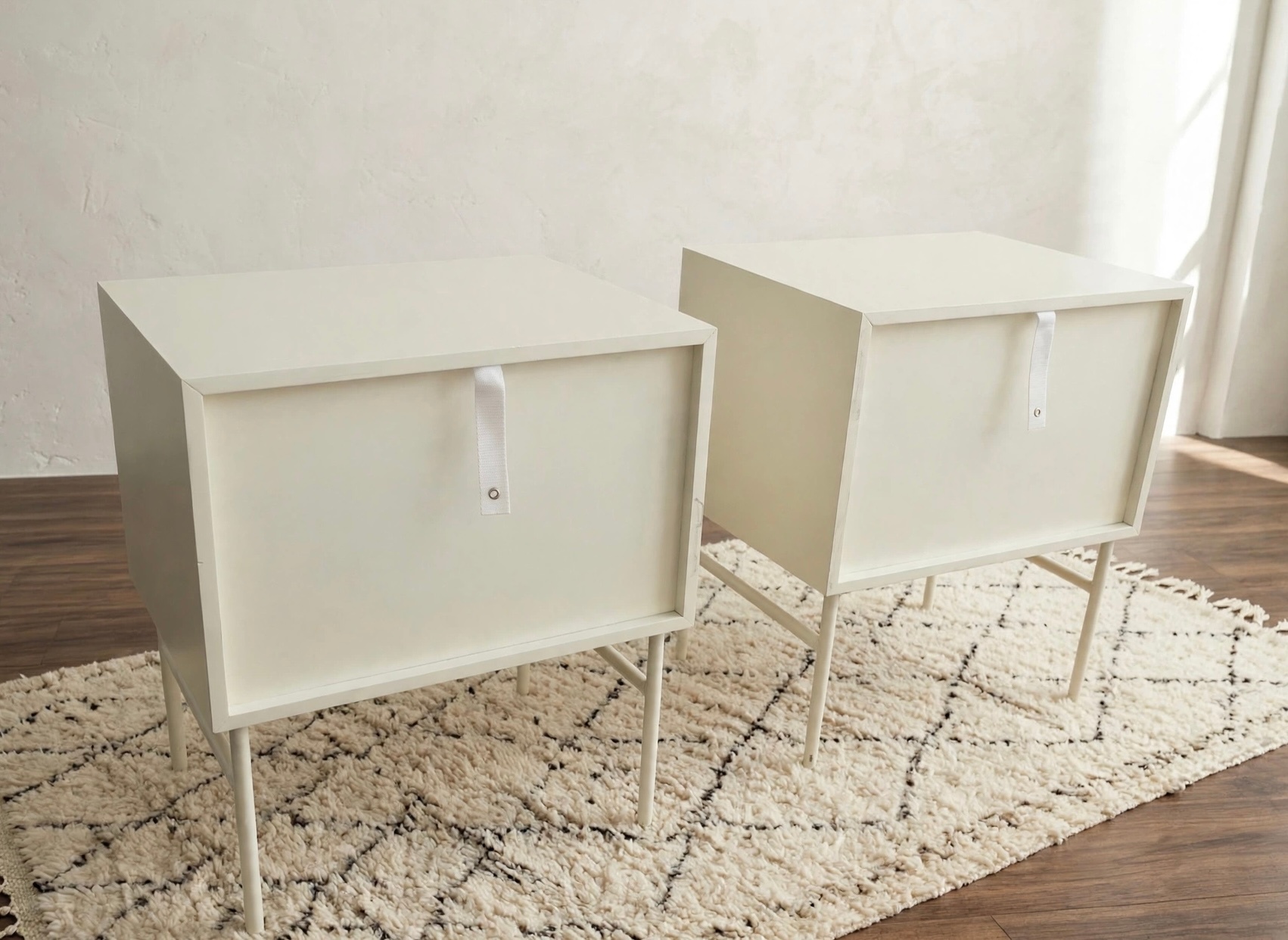 Set of 2 Modern White Nightstands - "Hudson Bay" - photo 2