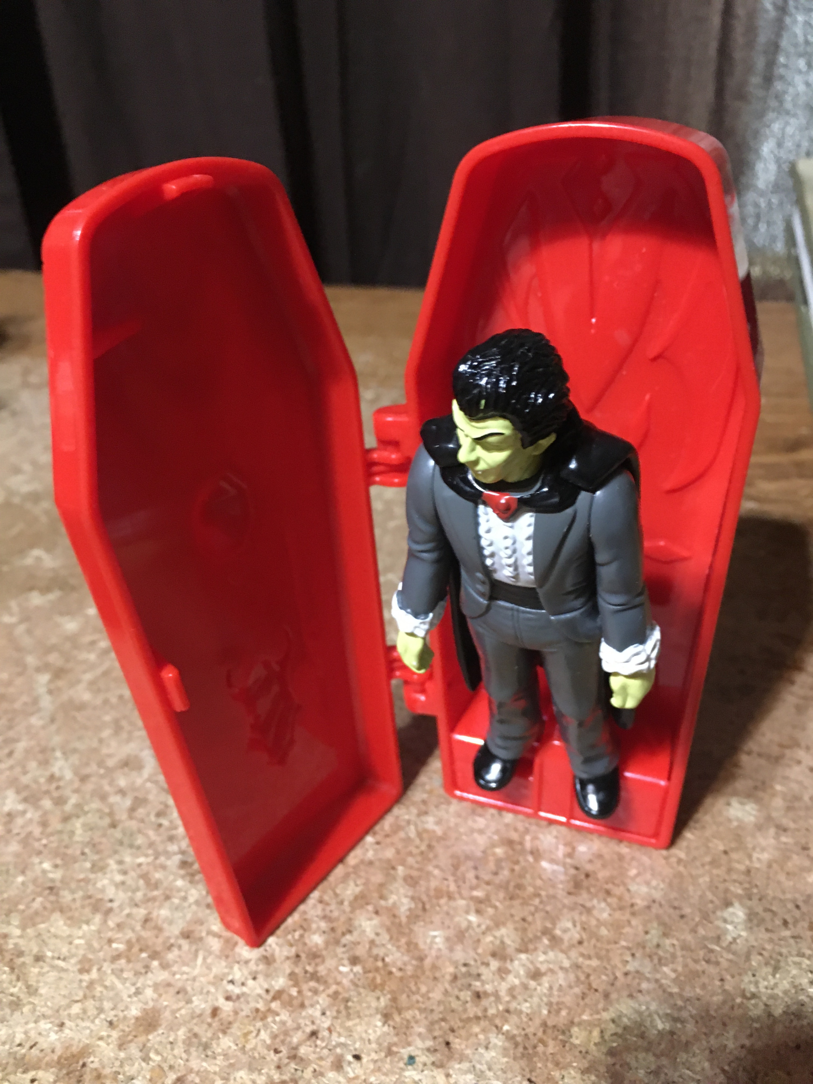 2003 TACO BELL CREATURE CRYPTS COUNT VALDI VAMPIRE WITH COFFIN - photo 2