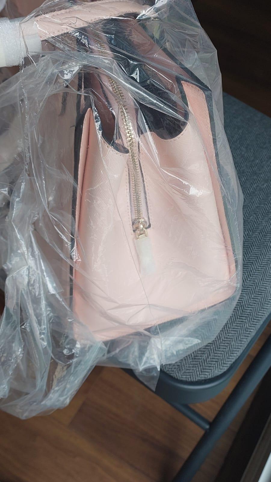 Selling a beautiful Kate Spade Tote bag
