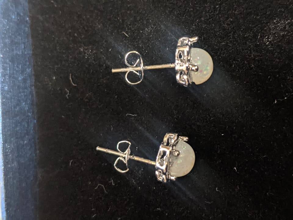 created white fine opal earrings - photo 2
