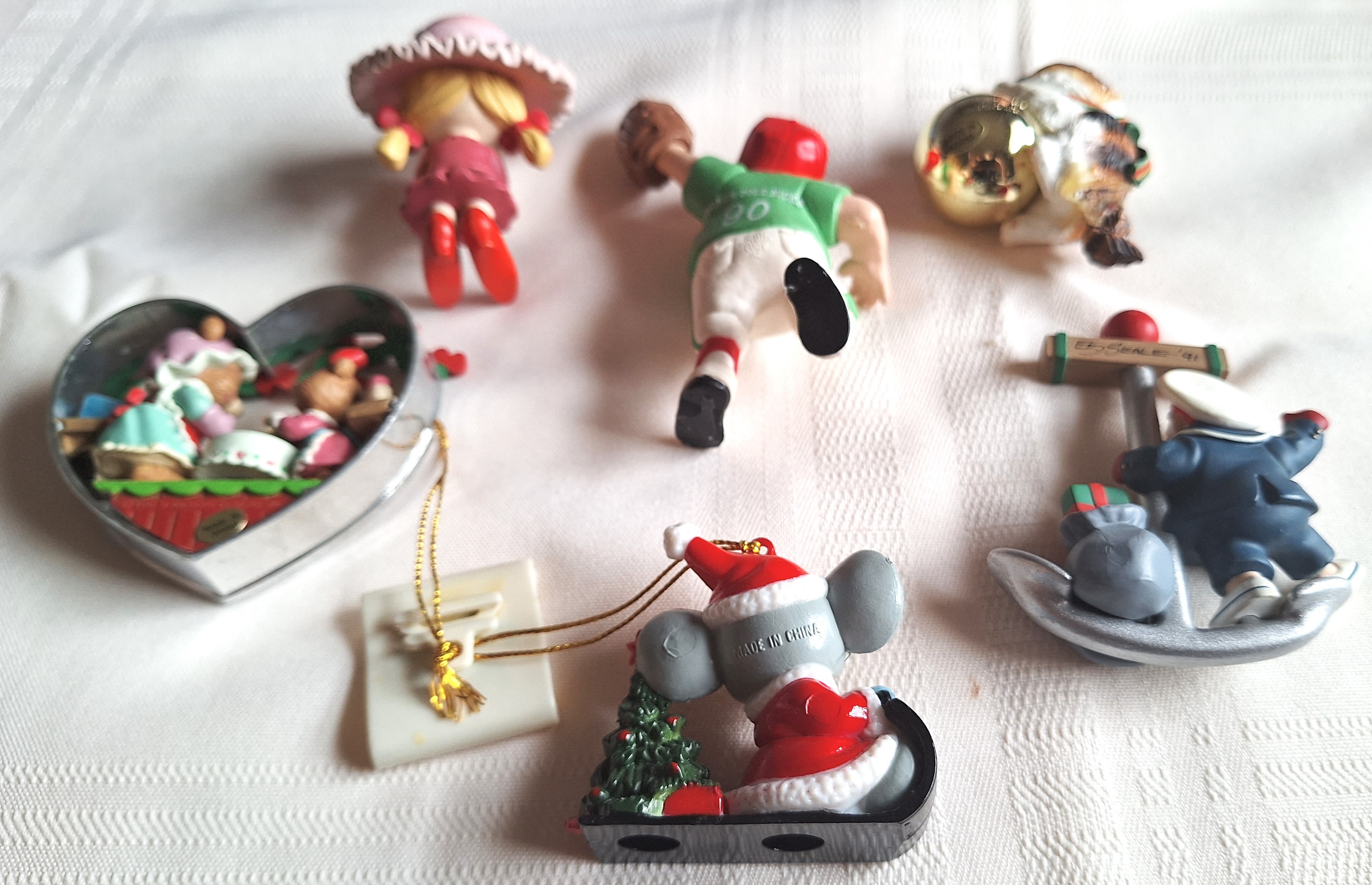 Set of 6 Vintage Hallmark Christmas Ornaments - photo 3