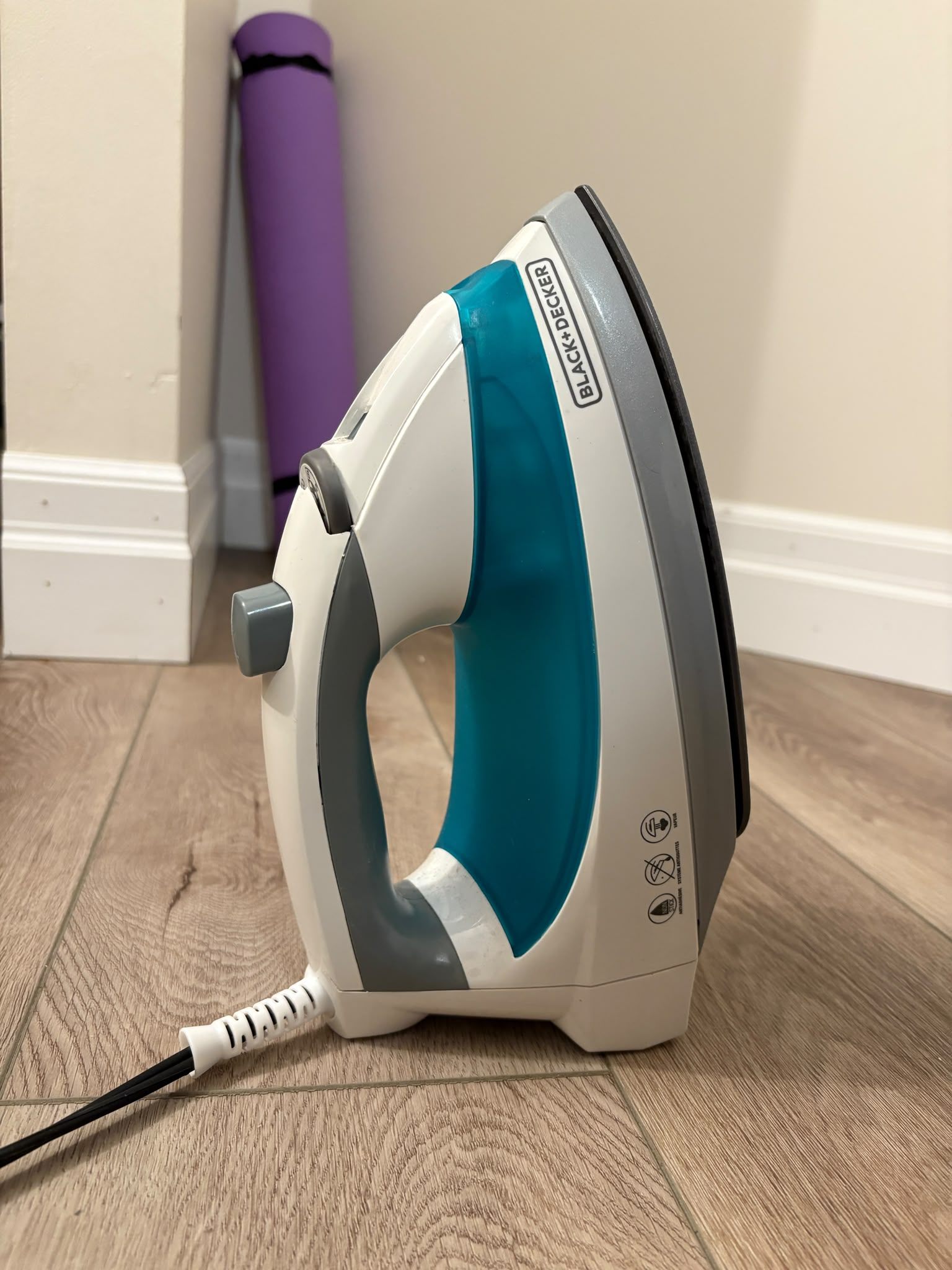 BLACK+DECKER Steam Iron – Excellent Working Order