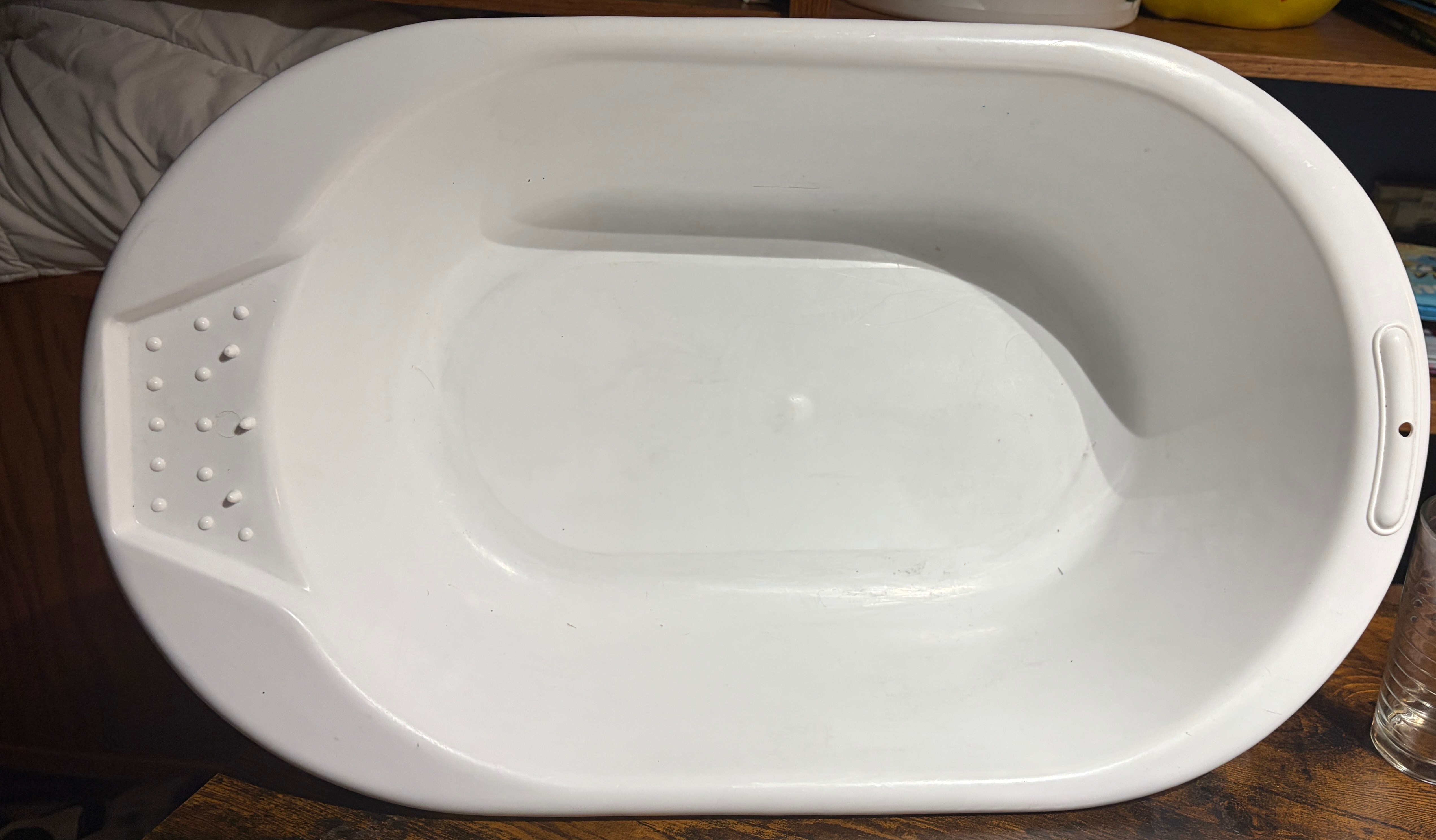 White Plastic Baby Bath Tub