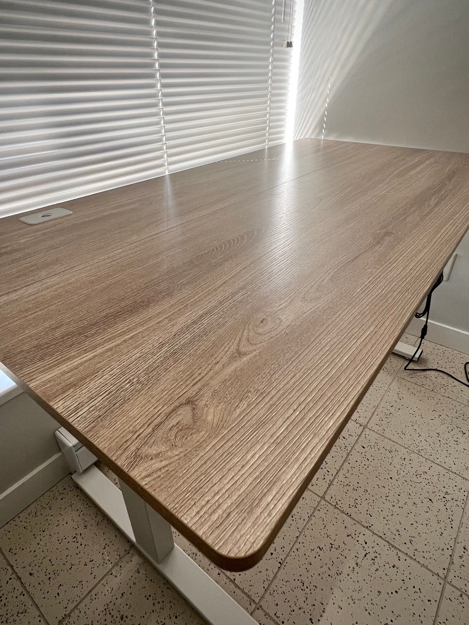 Large Electric Height Adjustable Standing Desk – Modern Style - photo 4