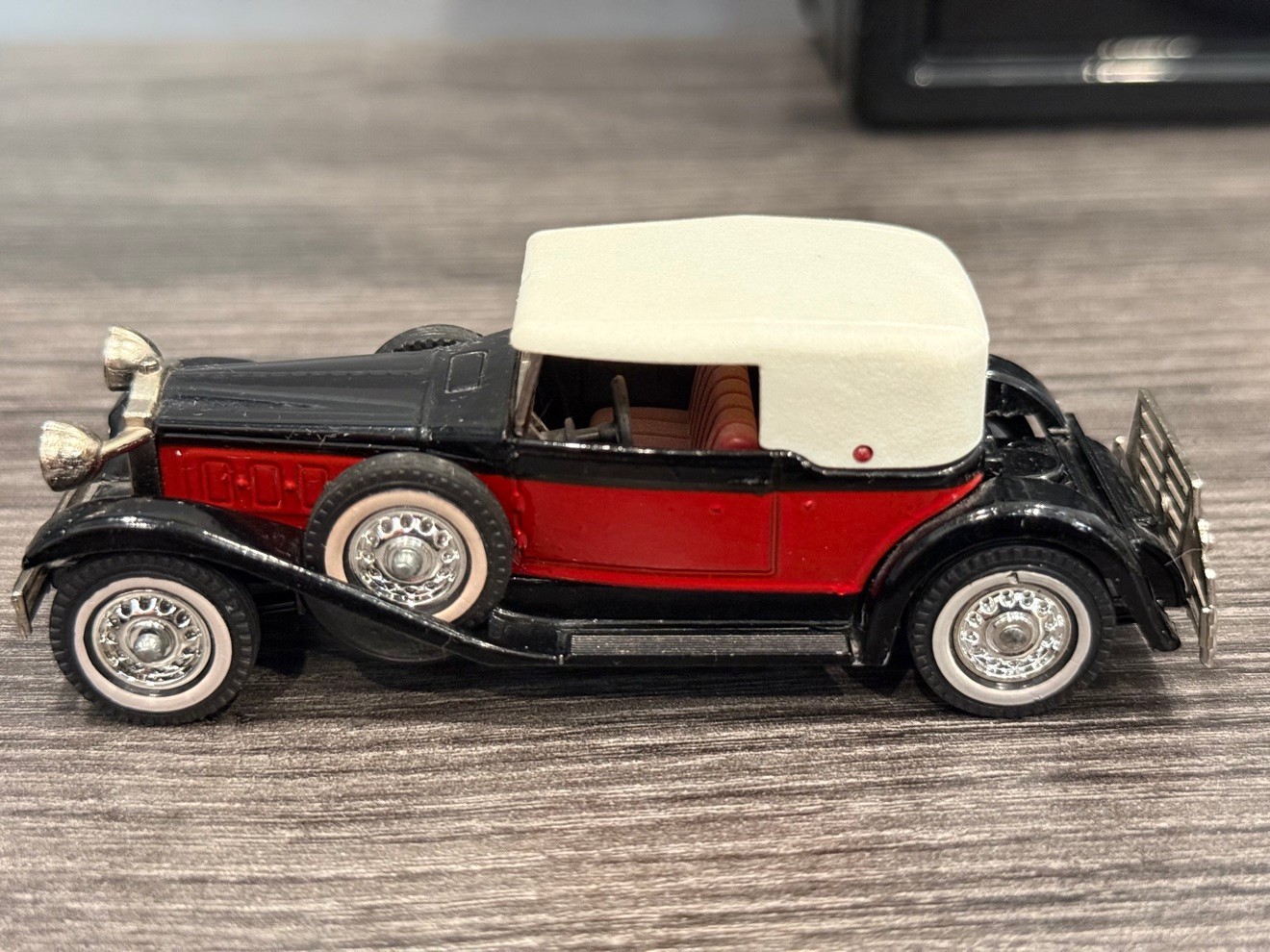 Matchbox Yesteryear Y-15 1930 Packard Victoria - photo 4