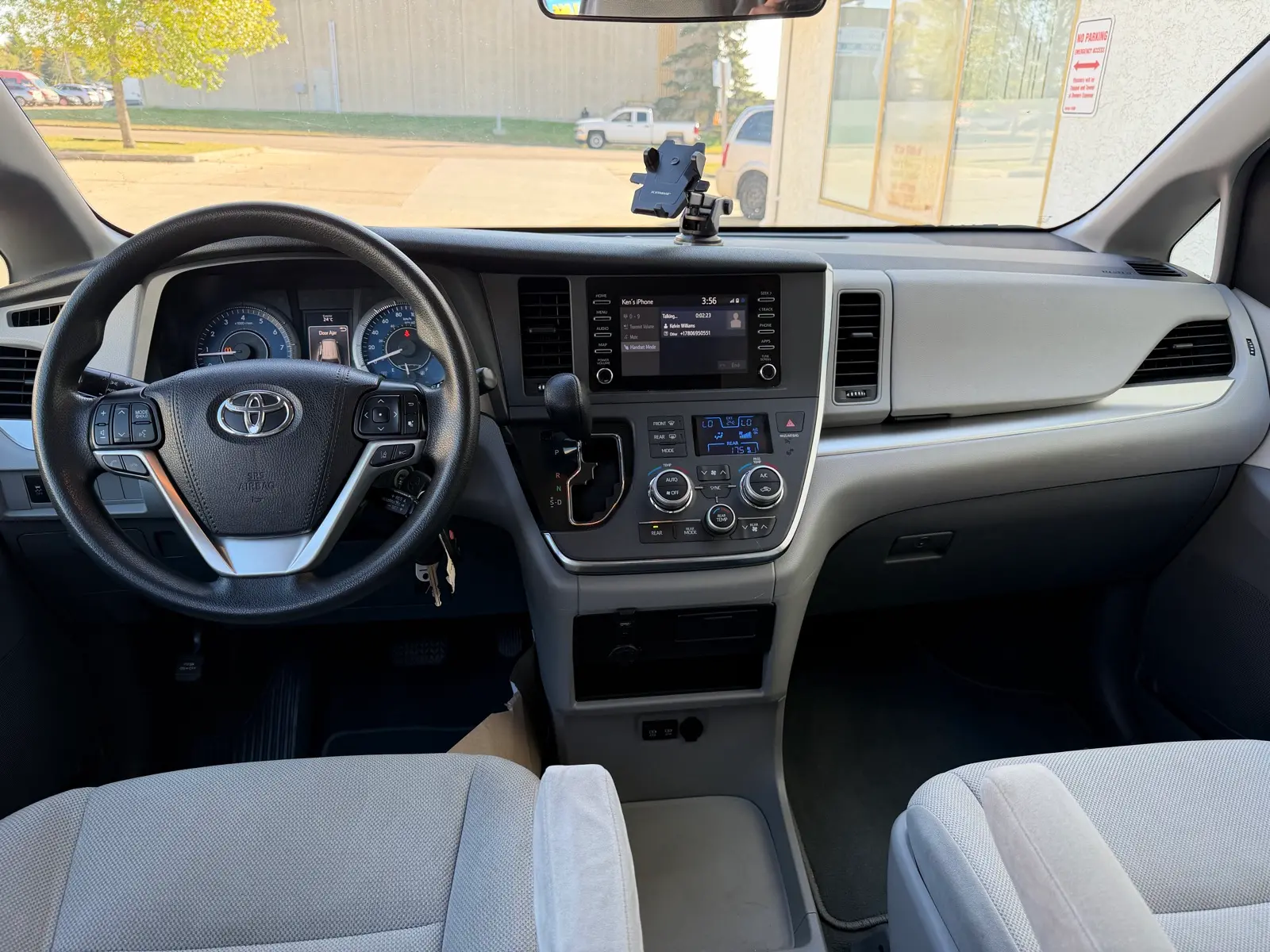 2019 Toyota Sienna - photo 2