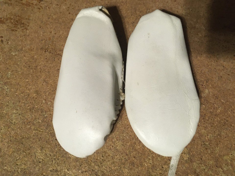 VINTAGE INDIAN MOCCASINS WHITE INFANT/BABY SHOES BLUE BEADS - photo 3