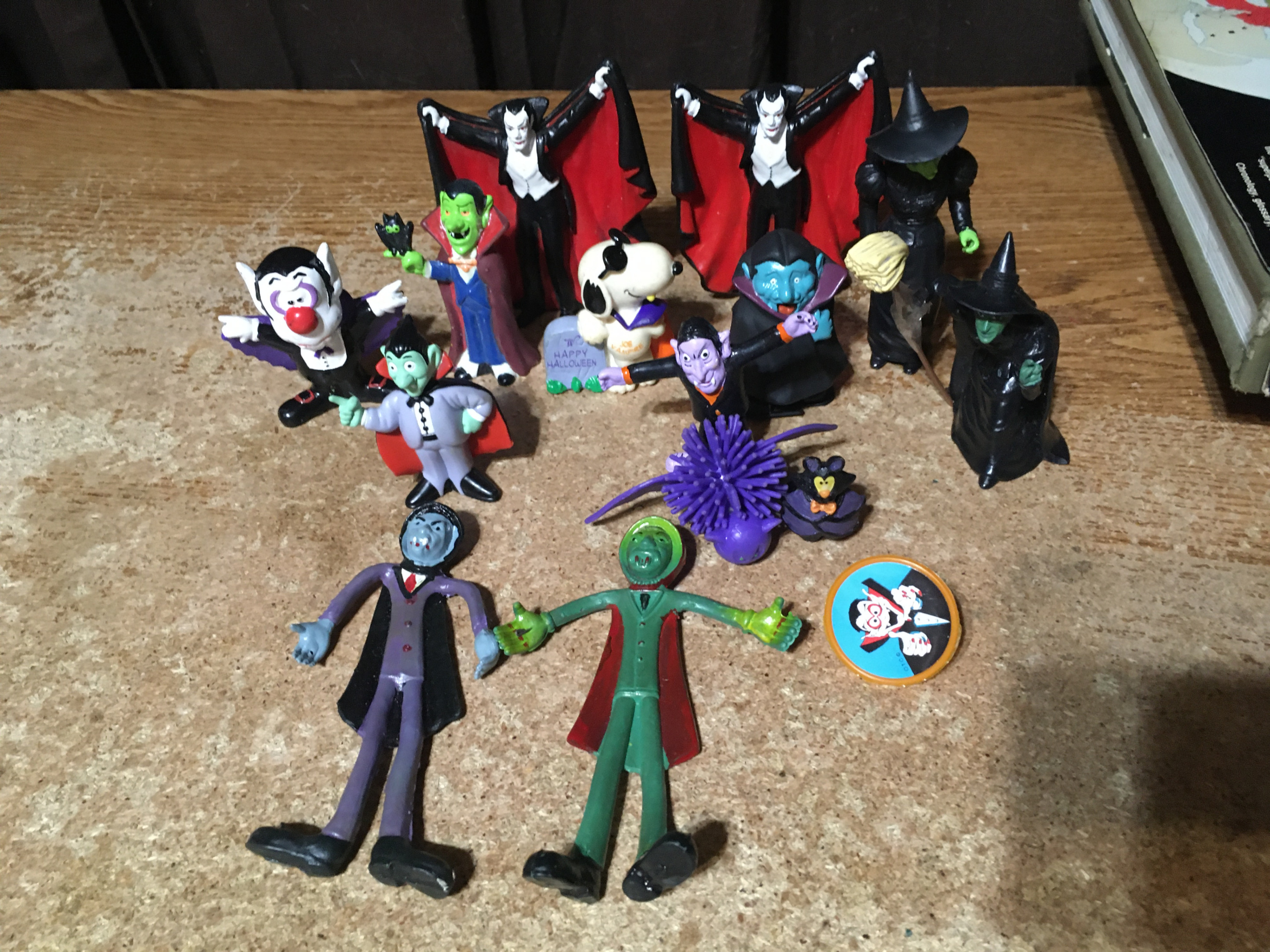HALLOWEEN FIGURES LOT PVC DRACULA VAMPIRE WITCH SNOOPY FIGURES