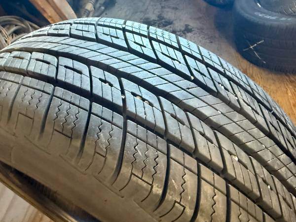1 X single 215/55/17 Uniroyal Tiger Paw Touring A/S with 90% - photo 4