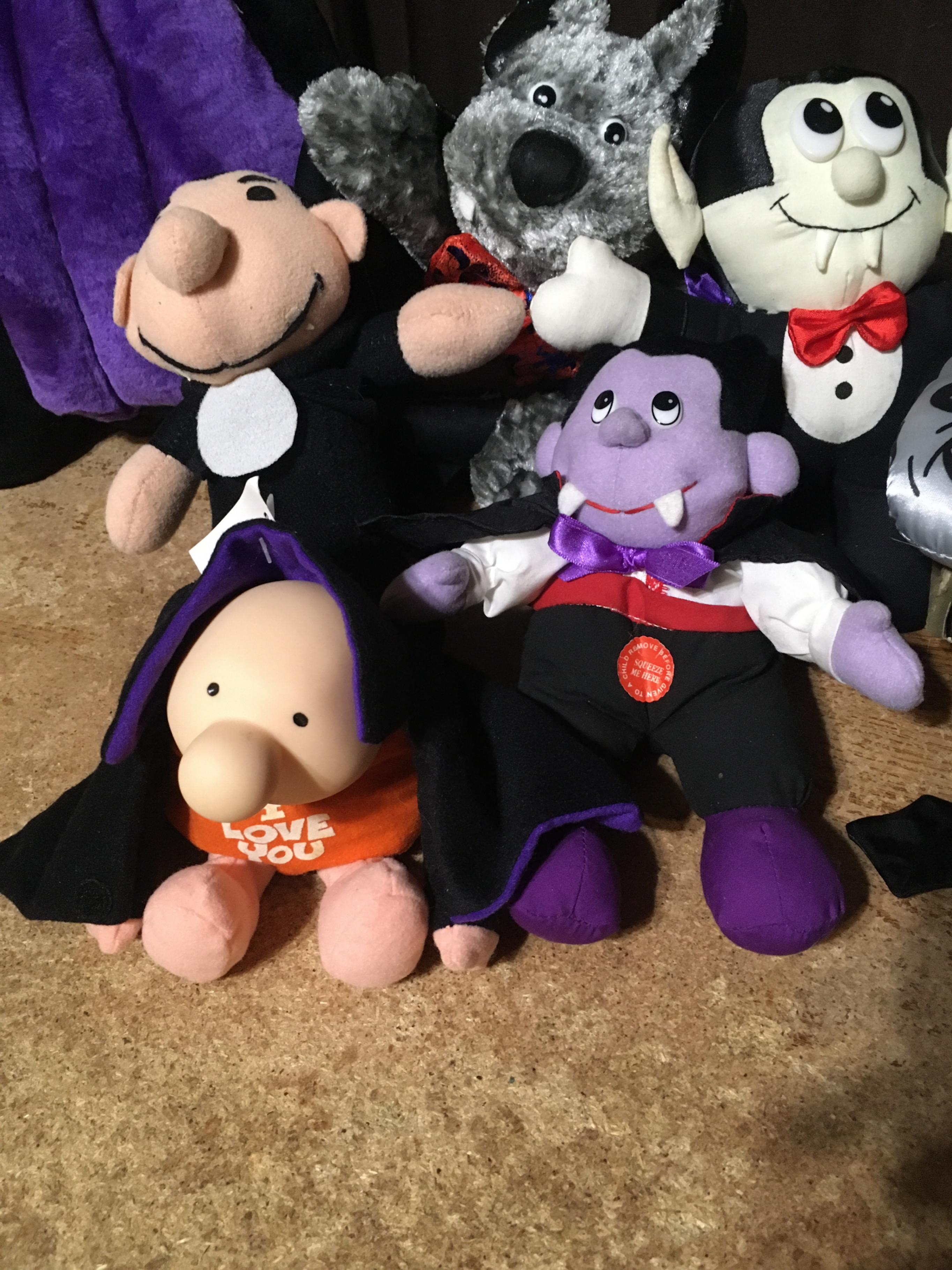 LOT OF 16 BATS DRACULA VAMPIRE BATS PLUSH BEANIE HALLMARK RUSS - photo 5