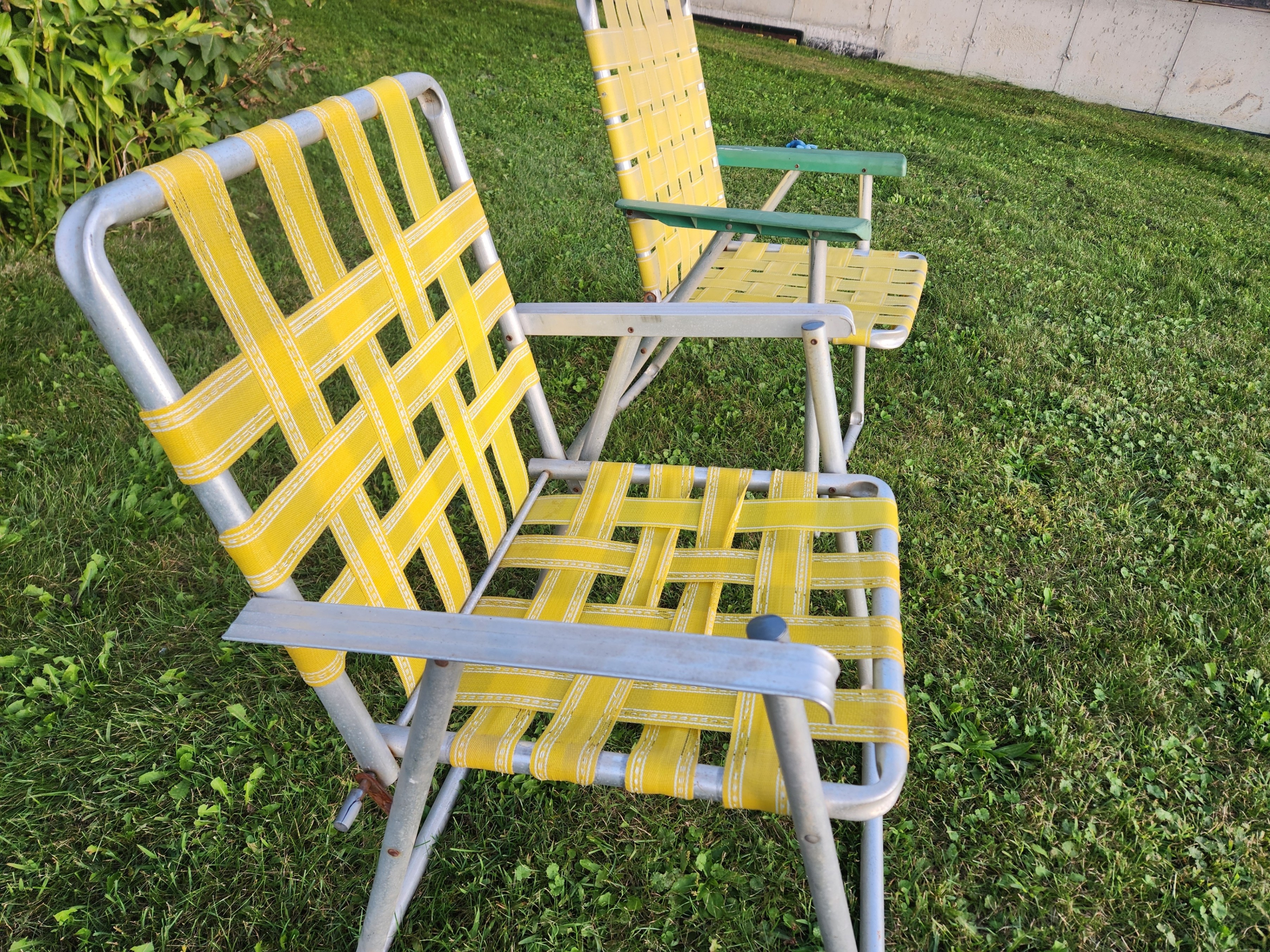 Vintage 1970s Aluminum Folding Lawn Chairs – Yellow – Set of 2 - photo 3