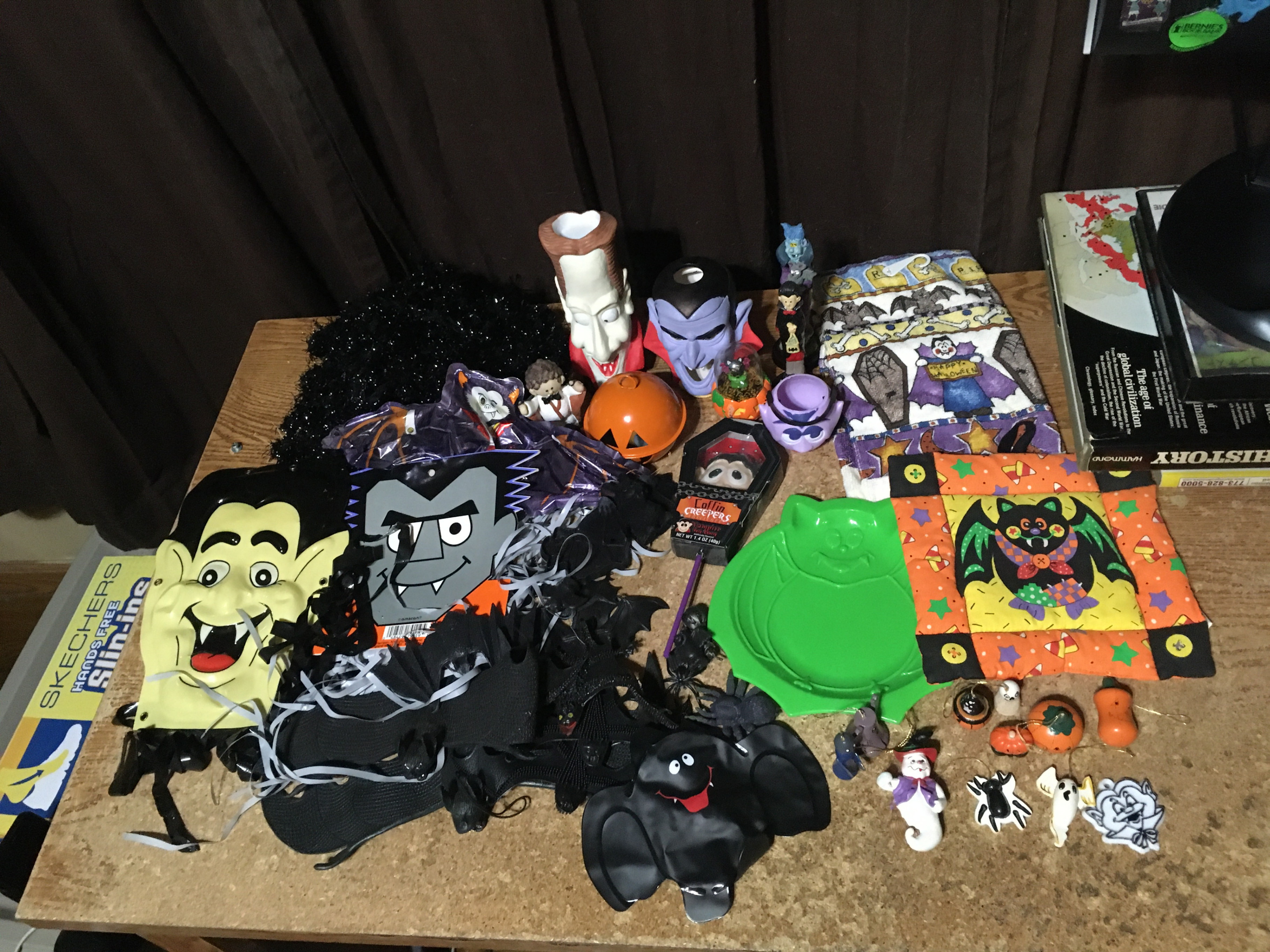 HALLOWEEN DECORATION LOT RUBBER BATS WINDOW CLINGS SPIDER WEB