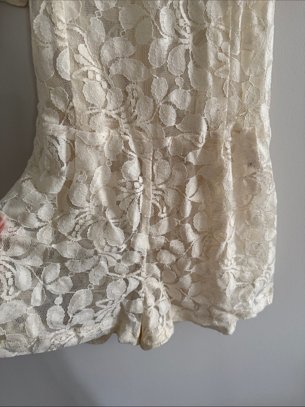 NWT Cream Floral Lace Short-Sleeve Romper - photo 5