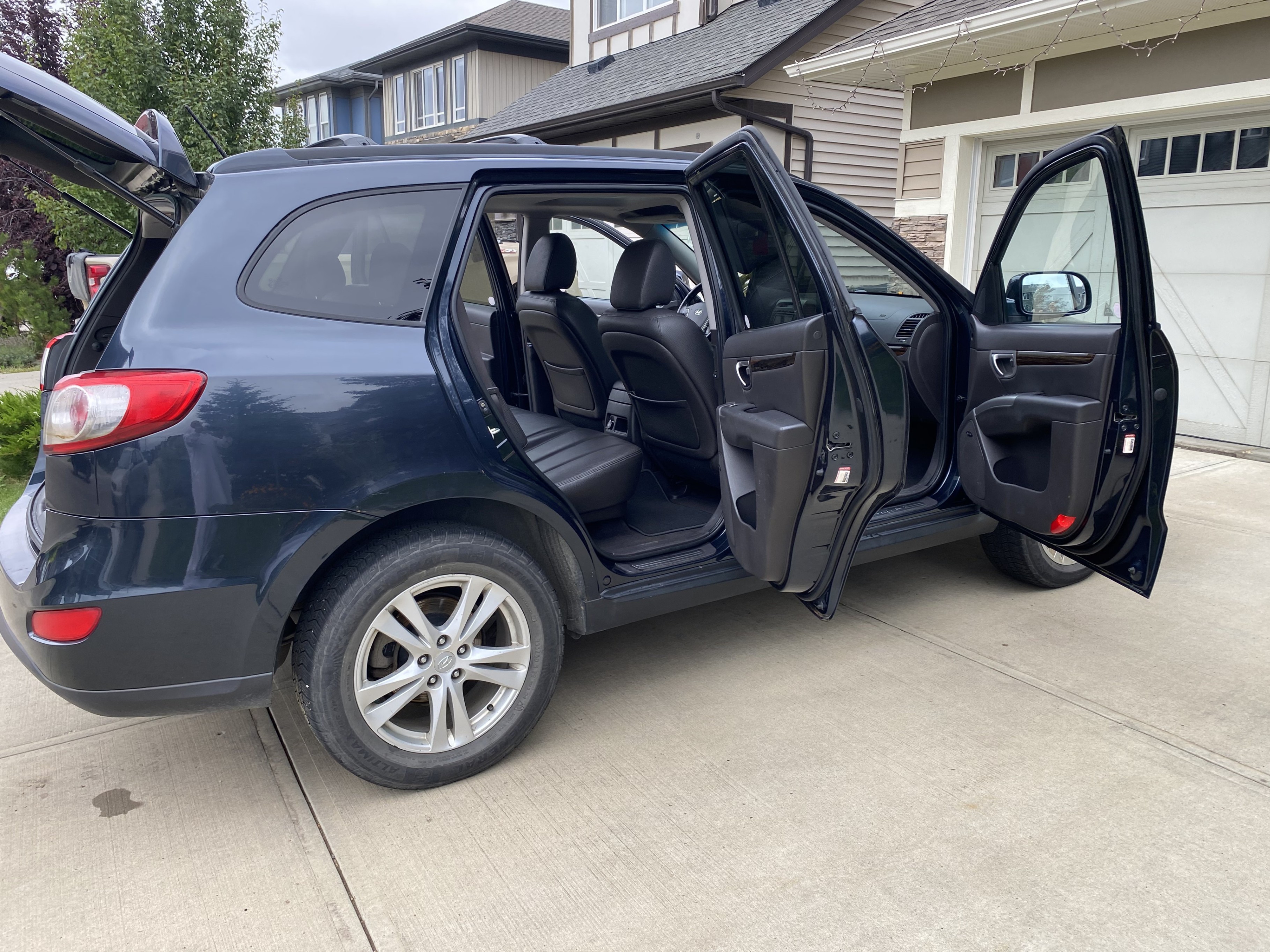2010 Hyundai Santa Fe Sport (5-Seat)– Active Status –AWD– $4,900