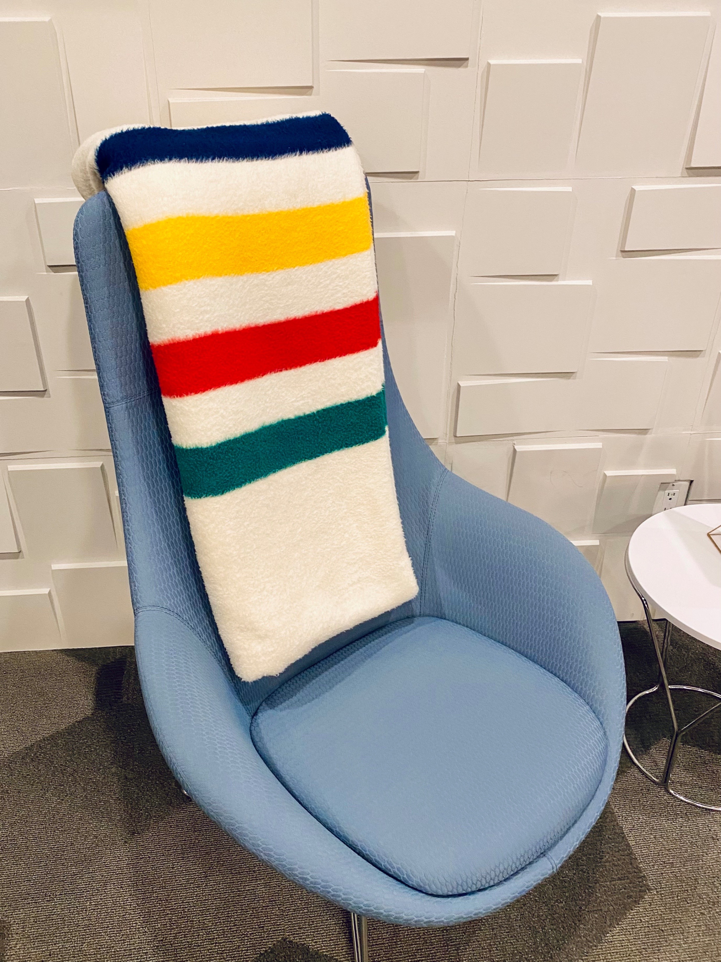Hudson's Bay Acrylic Blanket - photo 5