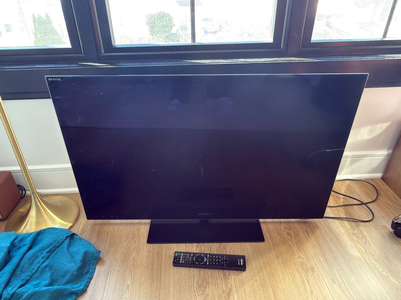 Sony Bravia 40" LCD TV (KDL-40NX711) with Remote and Stand