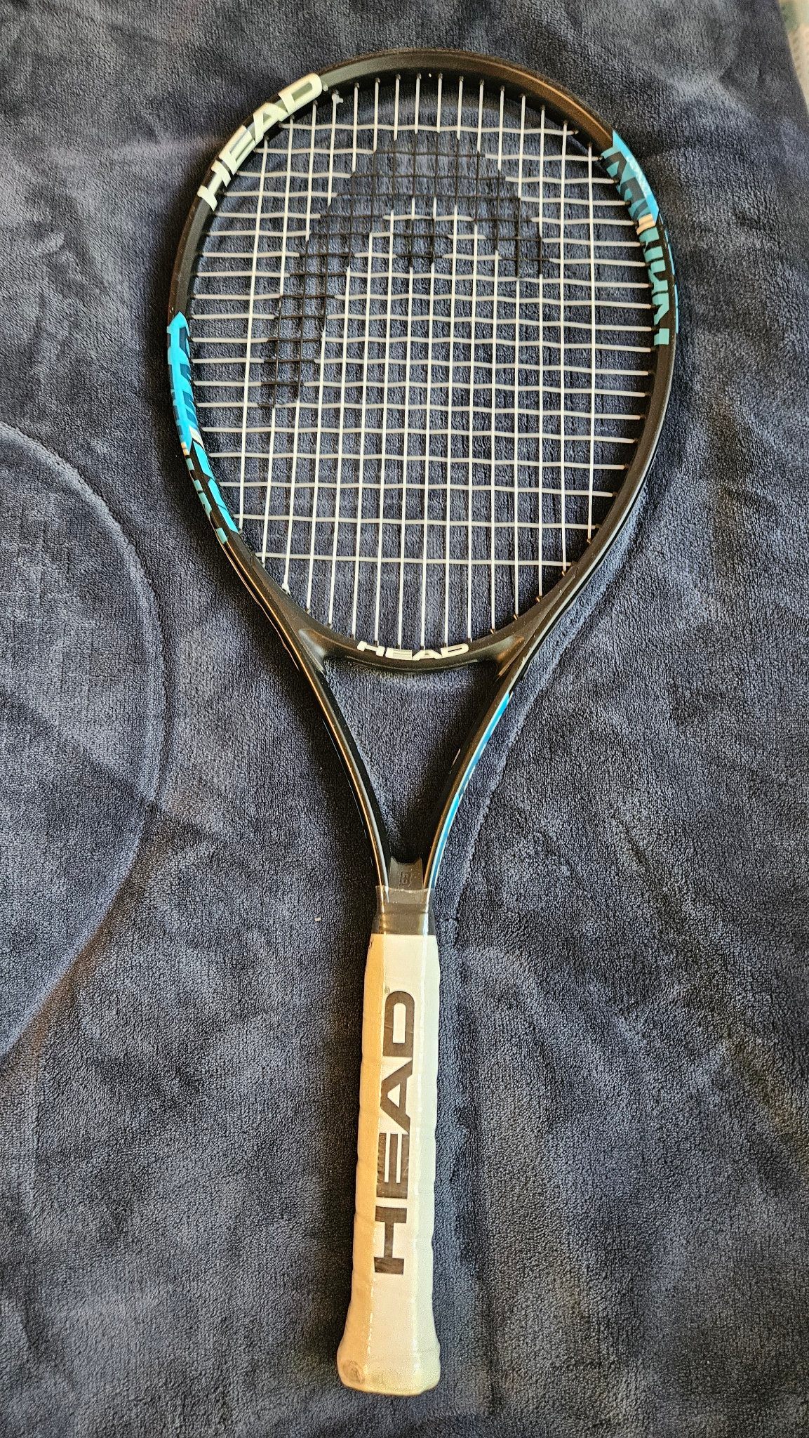 2 HEAD Tennis Rackets + Bag of Tennis Balls