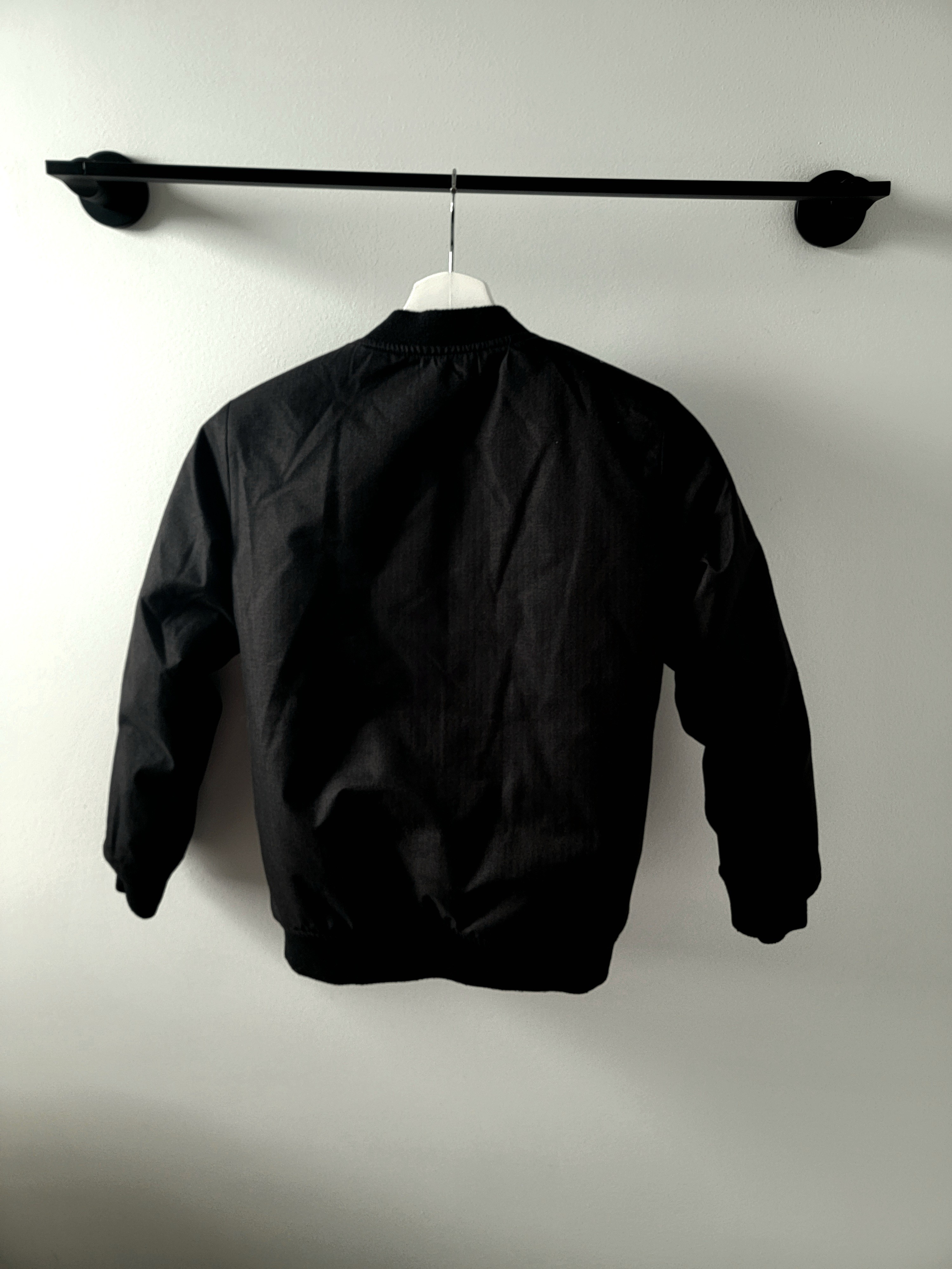 Kids Guess reversible bomber jacket measurements in ad - photo 2