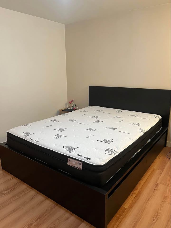 Queen Mattress with Bed Sheets