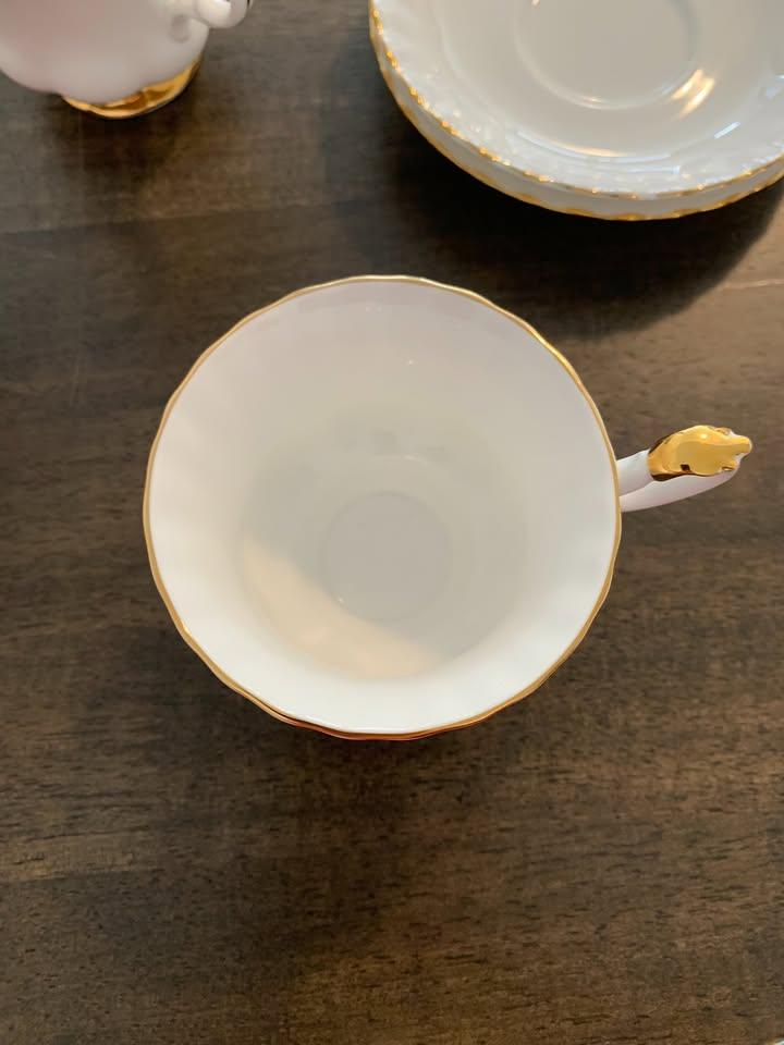 Royal Albert Val Dor Teacups and Saucers - photo 3