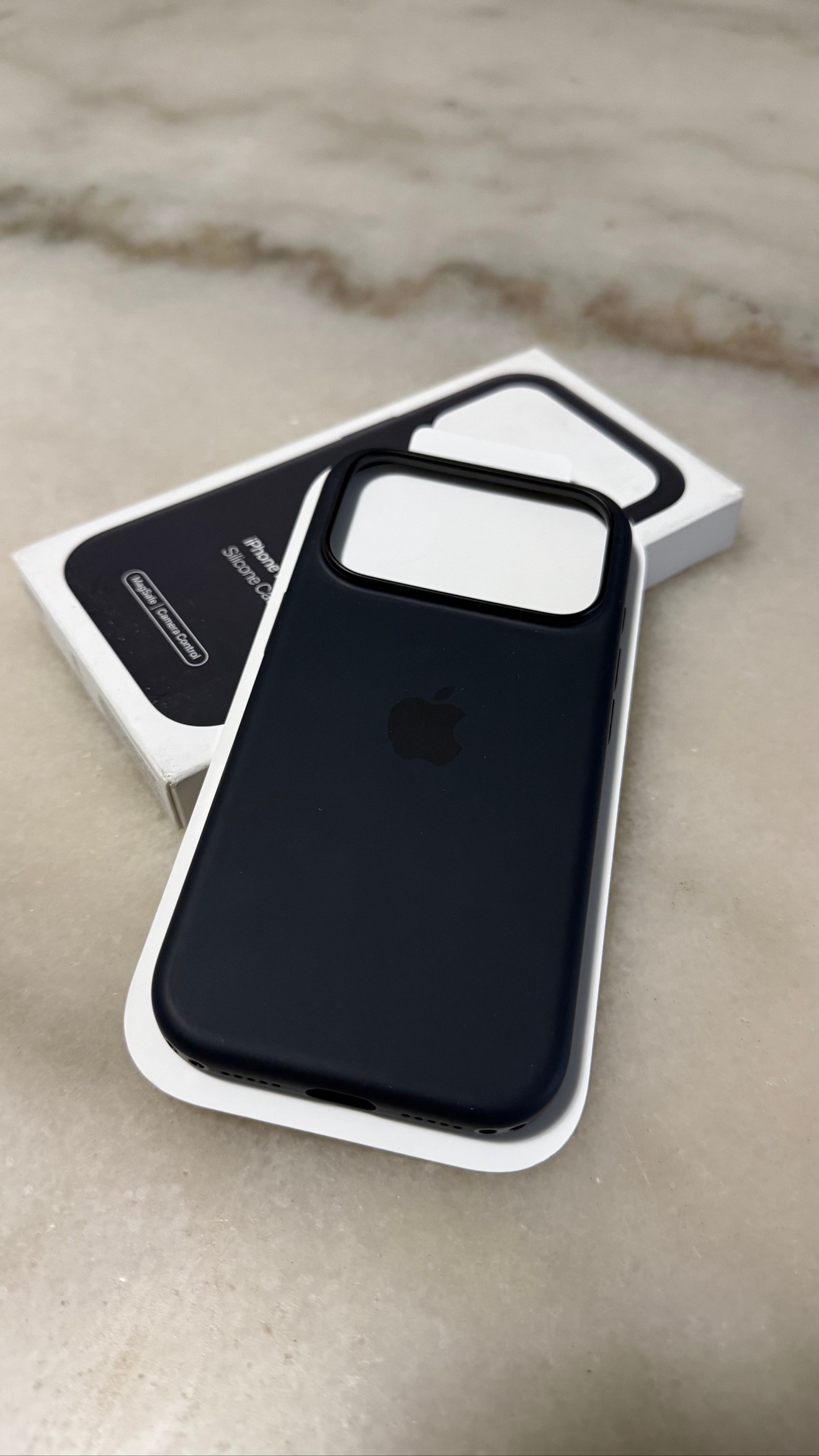 NEW Apple Silicone Case with MagSafe for iPhone 17 Pro