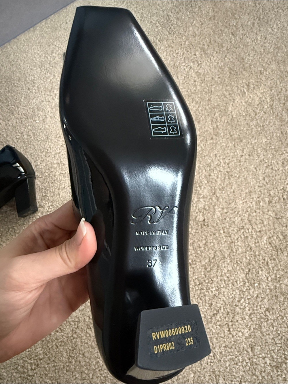 Brand New Elegant leather Black Patent Pumps with Silver Buckle - photo 4