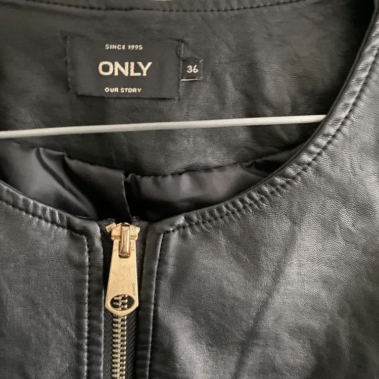 ONLY Cropped Faux Leather Jacket — Black, EU 36 (New)