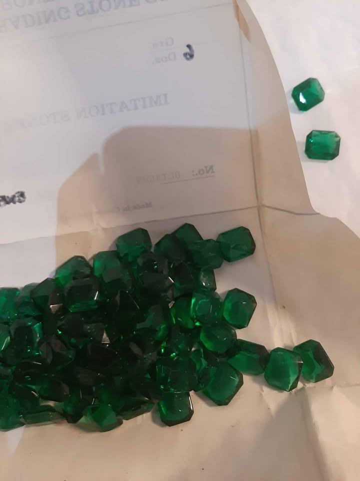 Vintage Czech glass emerald stones 14x12mm - photo 2