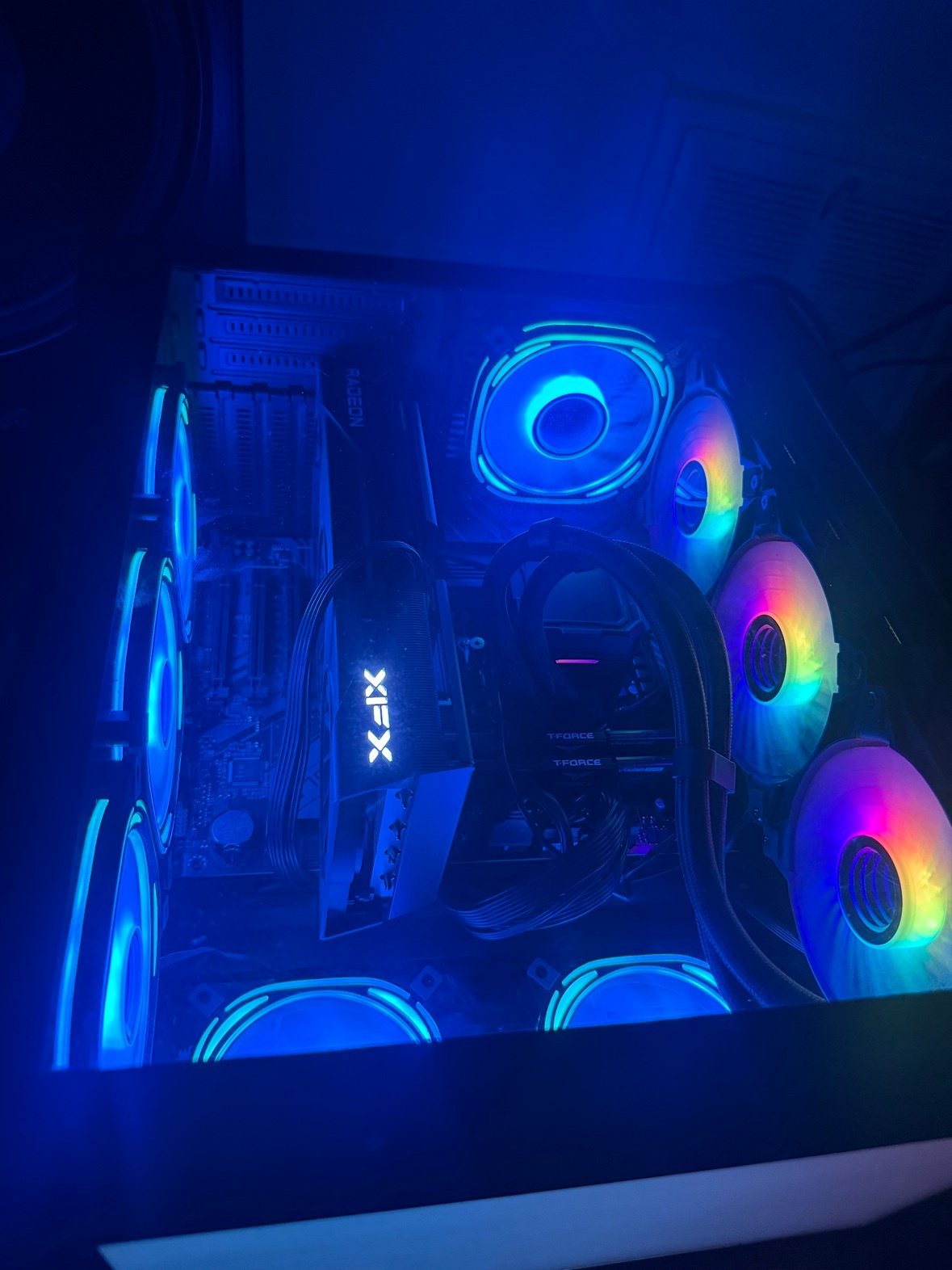 Sim Racing + Gaming Setup - 7800X3D, RX 9060 XT, Triple 180Hz - photo 2