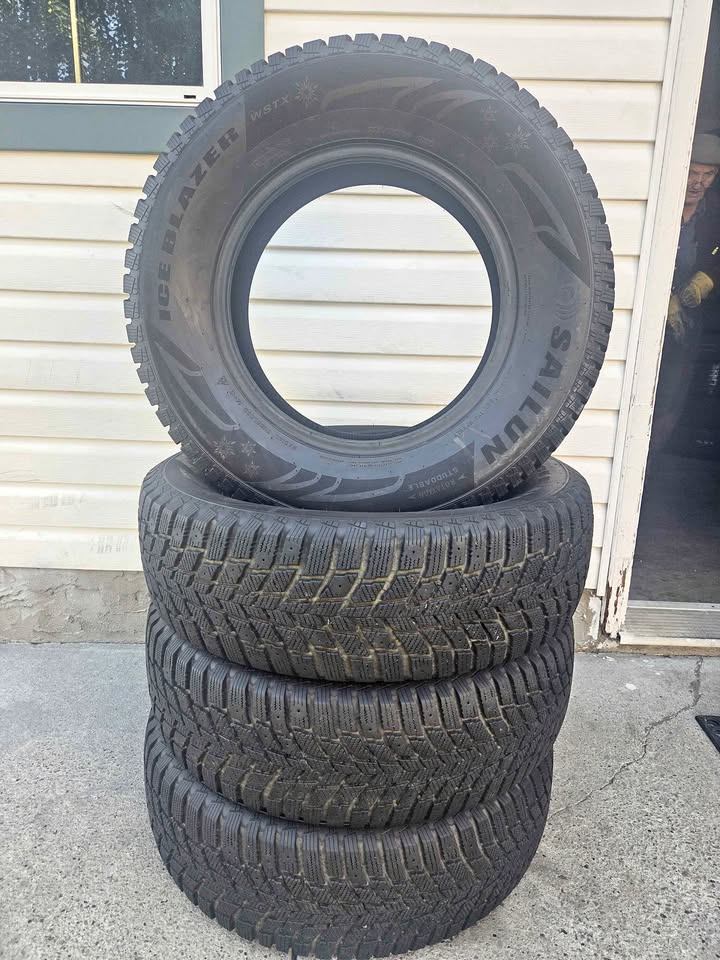Set of 4 Sailun Ice Blazer WSTX Winter Tires - photo 2