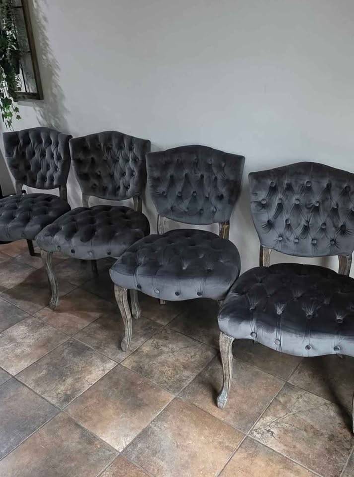 Set of 4 Chairs - Barely Used