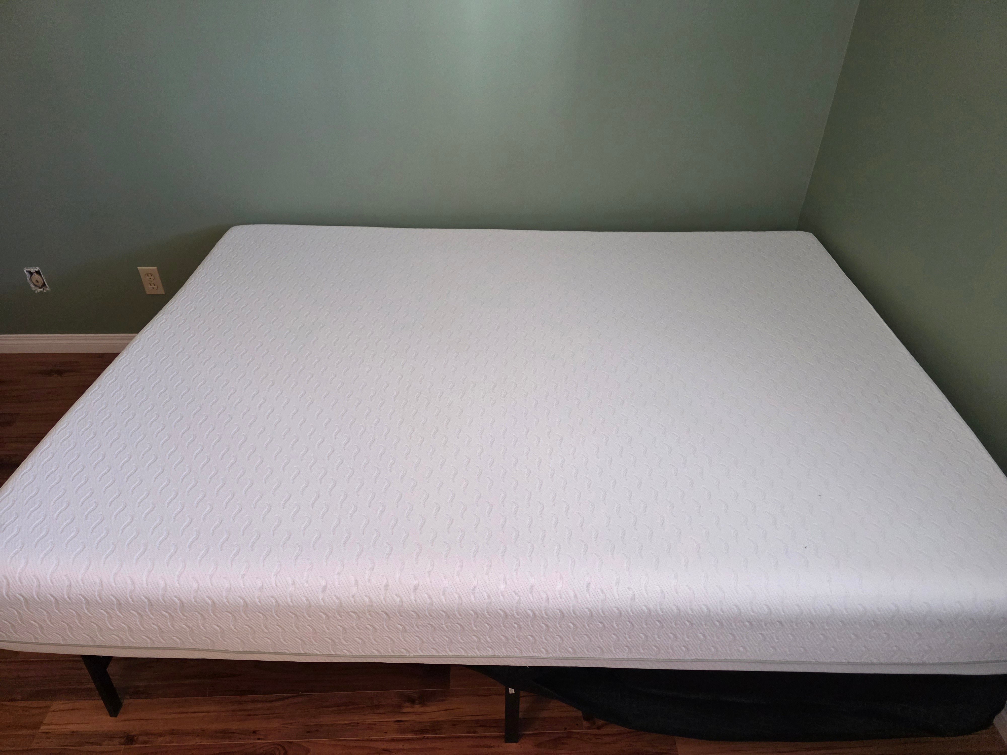 Queen Memory Foam Mattress (9") + Metal Platform Bed Frame - photo 2