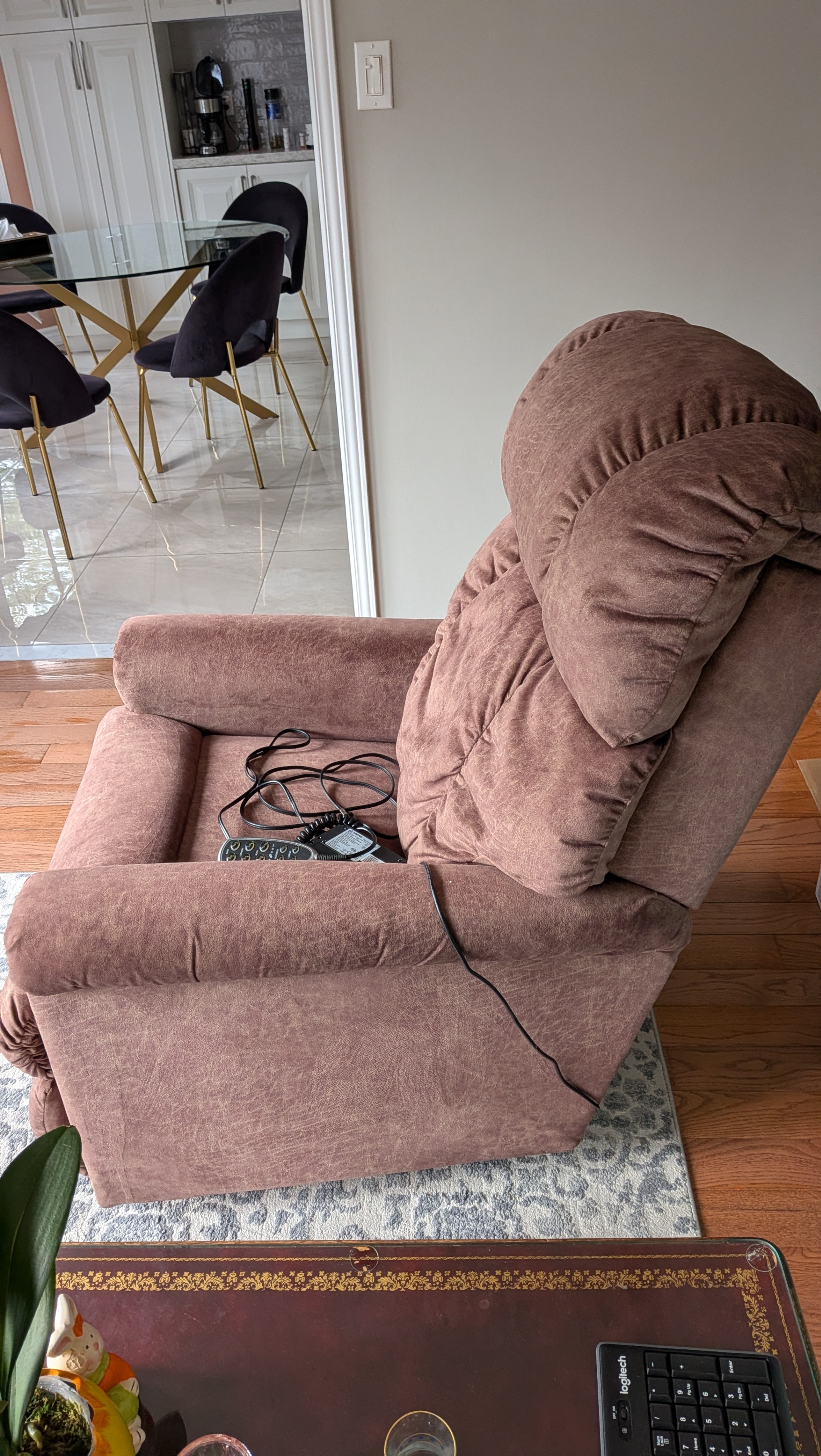 La-Z-Boy Power Lift Recliner Chair – $450 OBO - photo 2