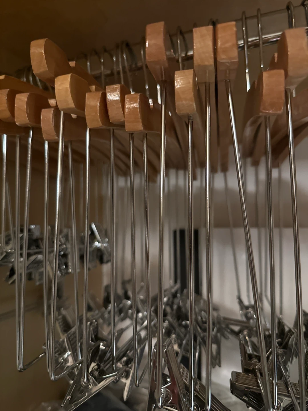 Wooden Clothes Hangers with Clips🥕