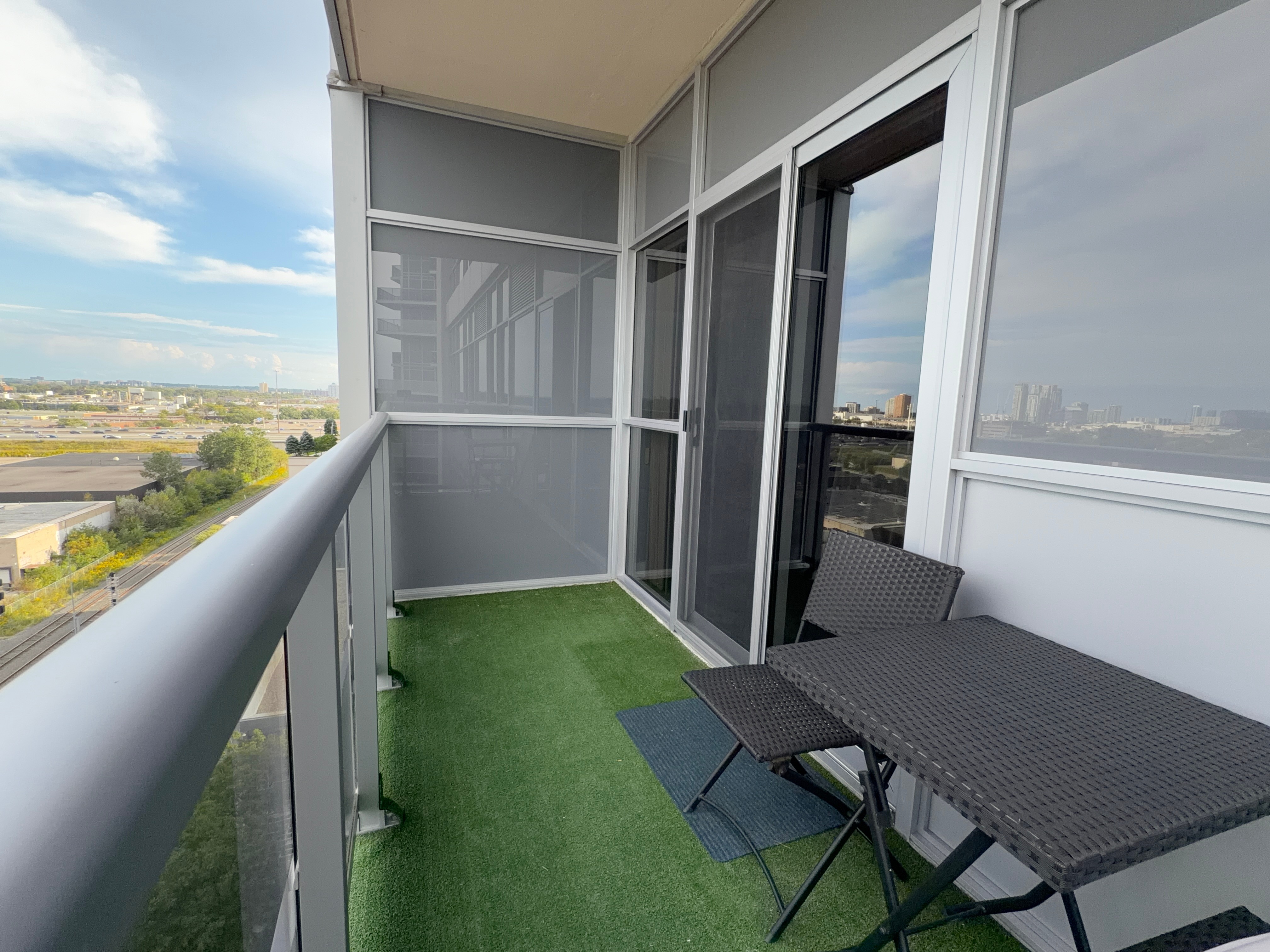 2 Beds 2 Baths - Apartment - photo 3