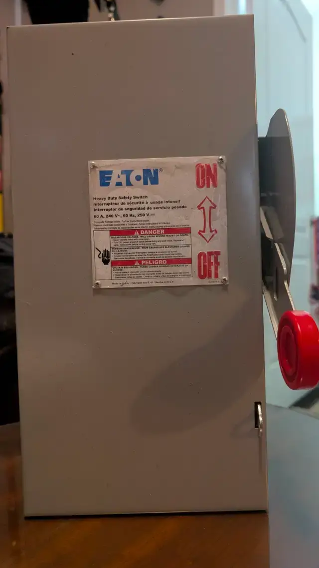 Eaton Cutler-Hammer 60A Safety Disconnect Switch (1HD322N) - photo 4